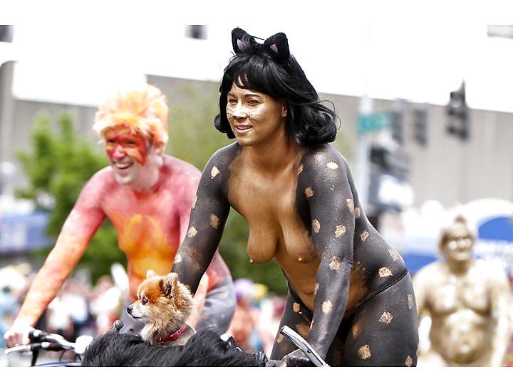 25P Nude Painted Ladies in Public Fetish Gallery 21