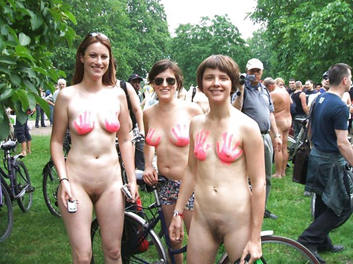 25P Nude Painted Ladies in Public Fetish Gallery 21