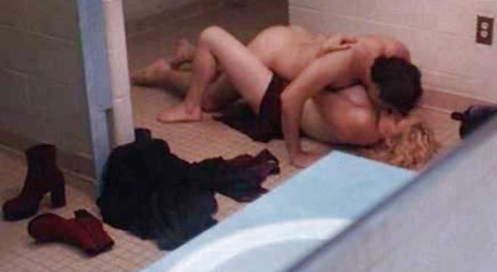 15P Sara Rue Topless