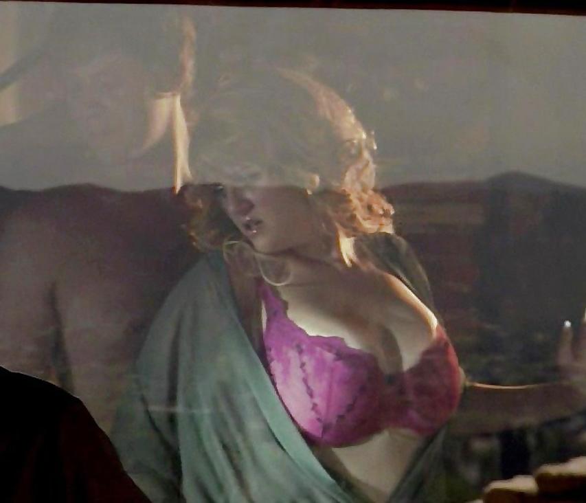 15P Sara Rue Topless