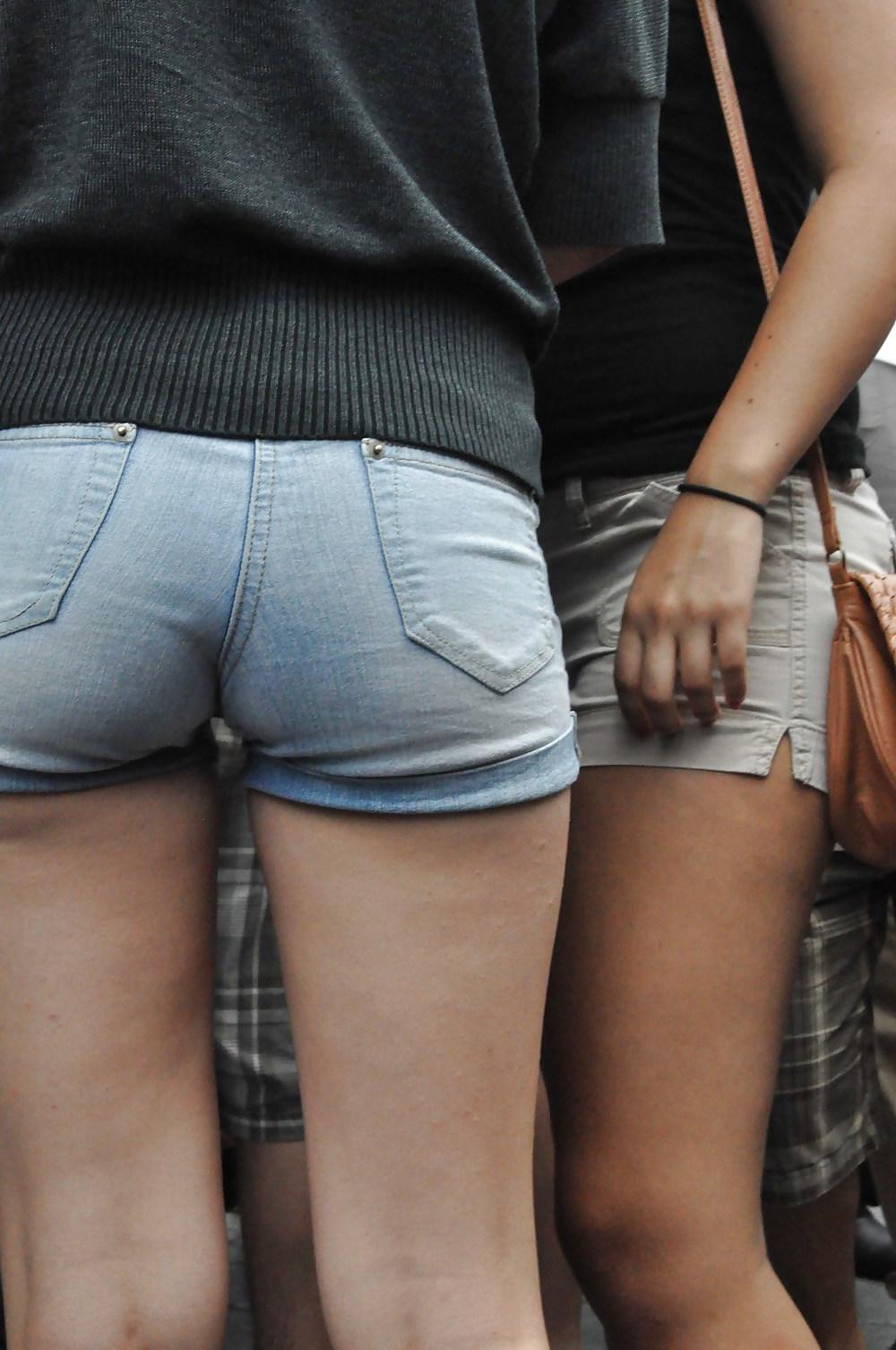 12P Juicy Teen Ass