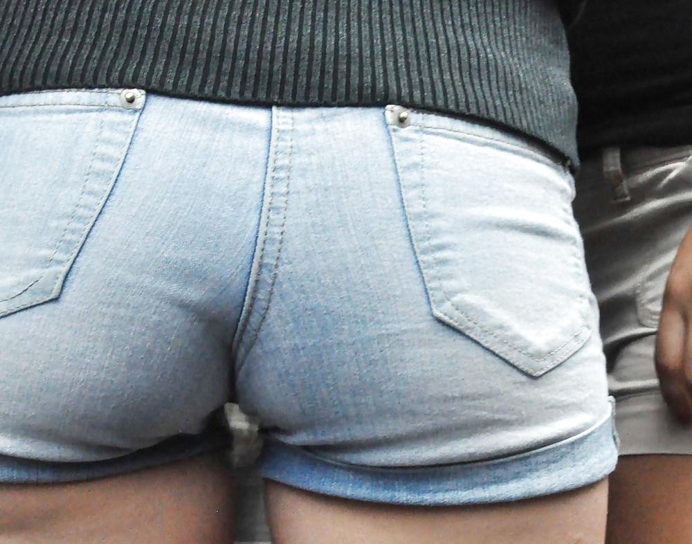 12P Juicy Teen Ass
