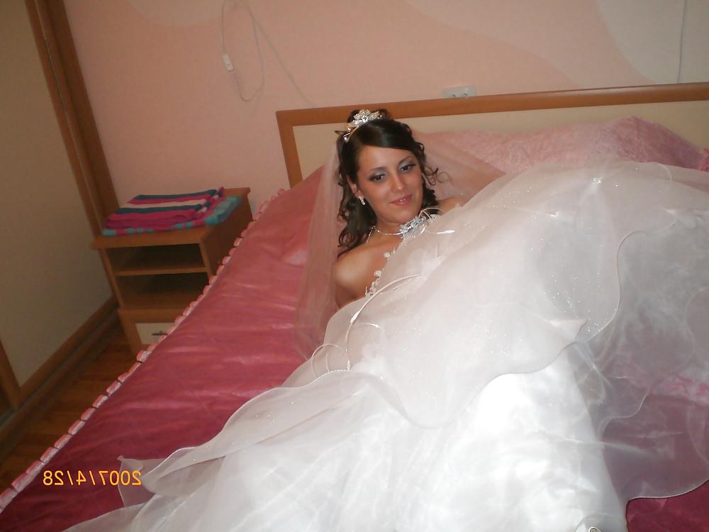 25P Pretty Amateur Bride