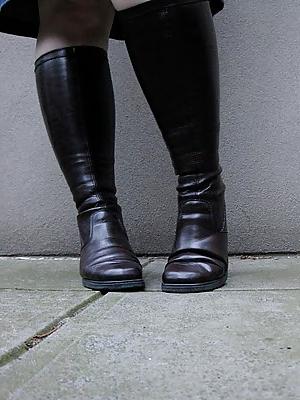 25P Female muscular calves
