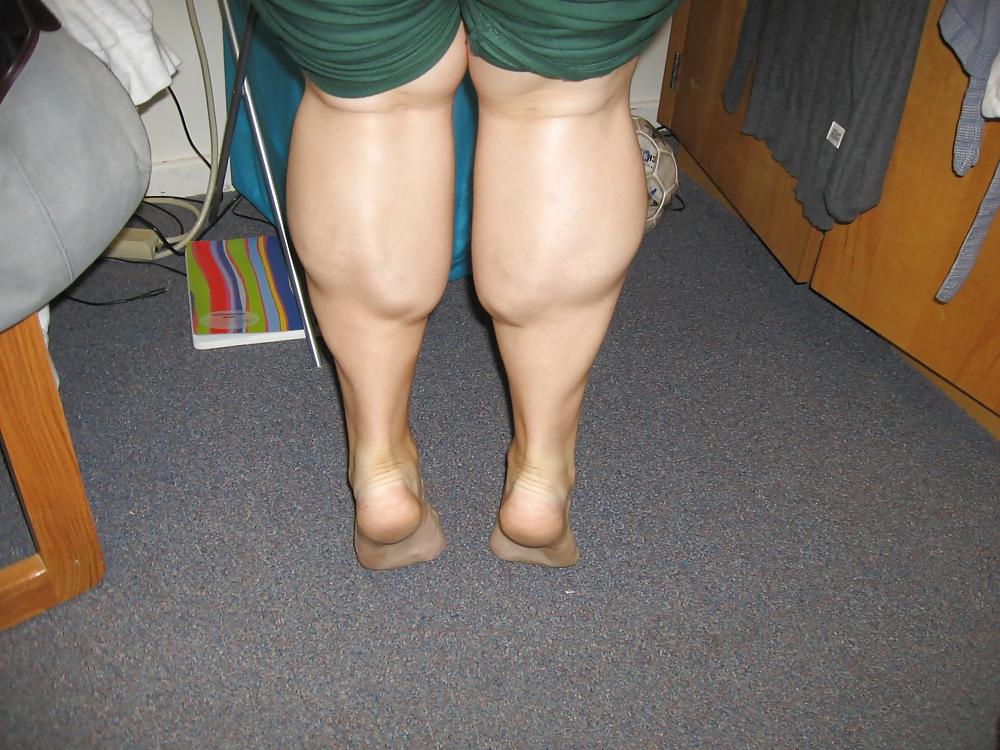 25P Female muscular calves