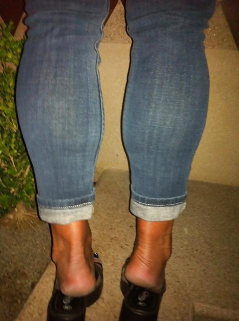 25P Female muscular calves