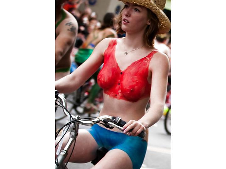 24P Nude Painted Ladies in Public Fetish Gallery 1 