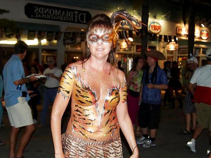 24P Nude Painted Ladies in Public Fetish Gallery 1 