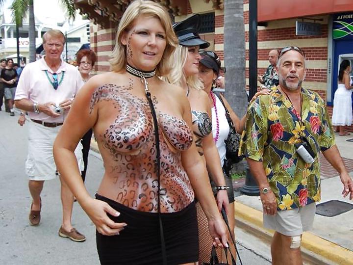 24P Nude Painted Ladies in Public Fetish Gallery 1 
