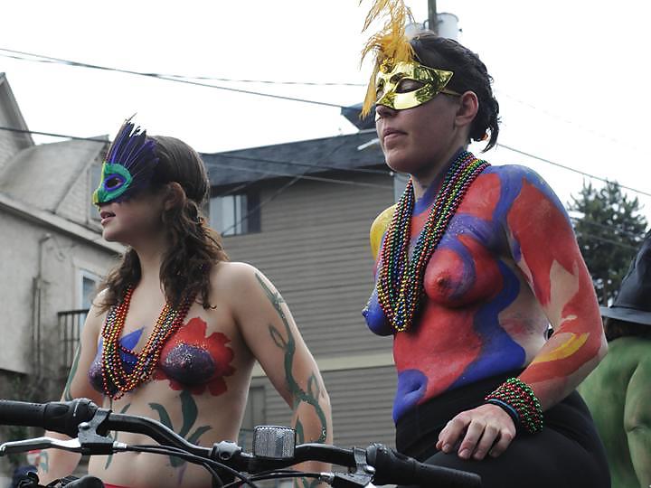 24P Nude Painted Ladies in Public Fetish Gallery 1 