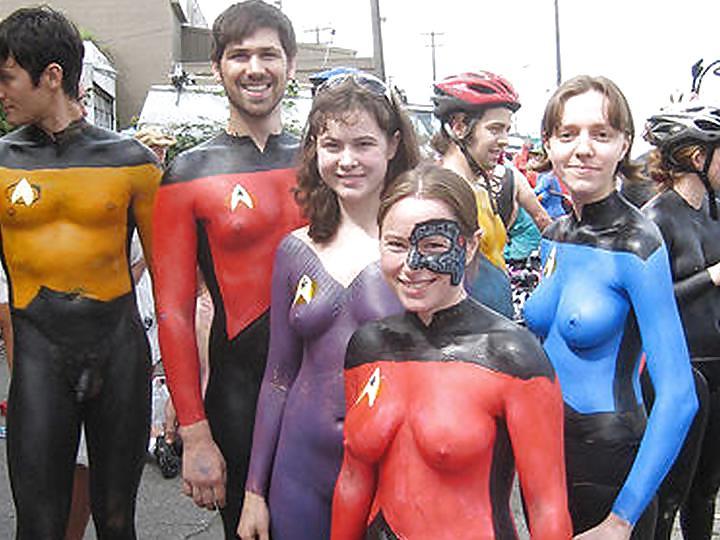 24P Nude Painted Ladies in Public Fetish Gallery 1 