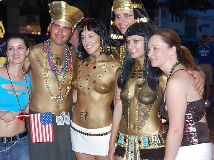 24P Nude Painted Ladies in Public Fetish Gallery 1 