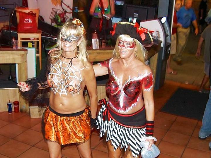 24P Nude Painted Ladies in Public Fetish Gallery 1 