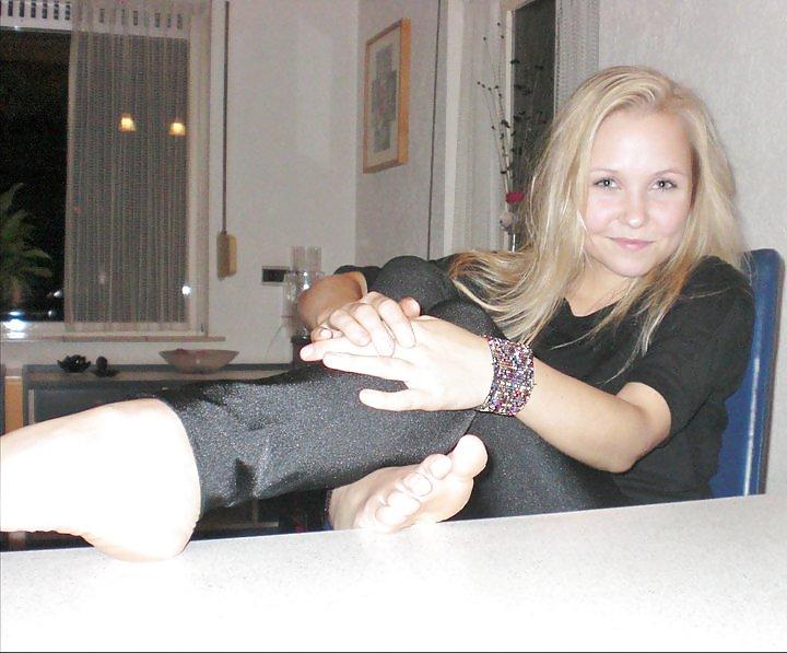 25P Female Feet!