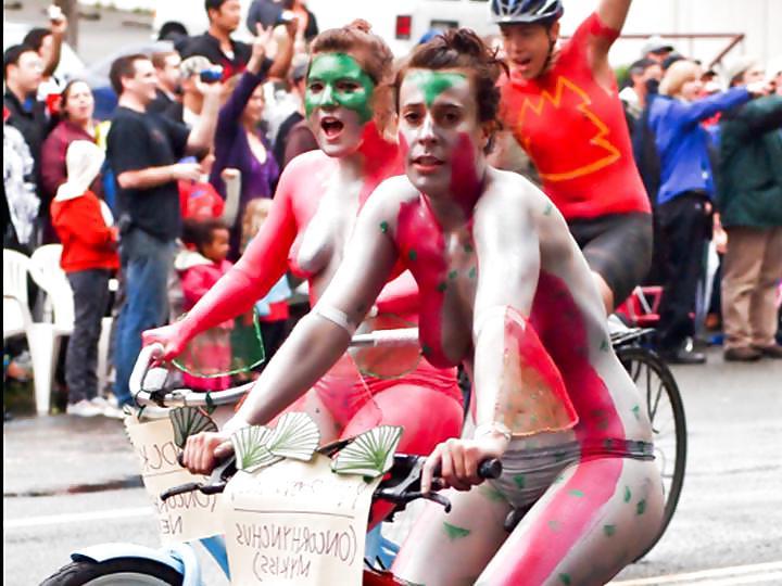 25P Nude Painted Ladies in Public Fetish Gallery 7