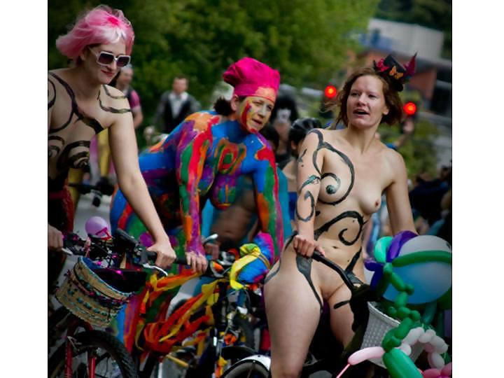 25P Nude Painted Ladies in Public Fetish Gallery 7