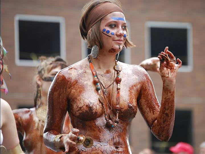 25P Nude Painted Ladies in Public Fetish Gallery 7