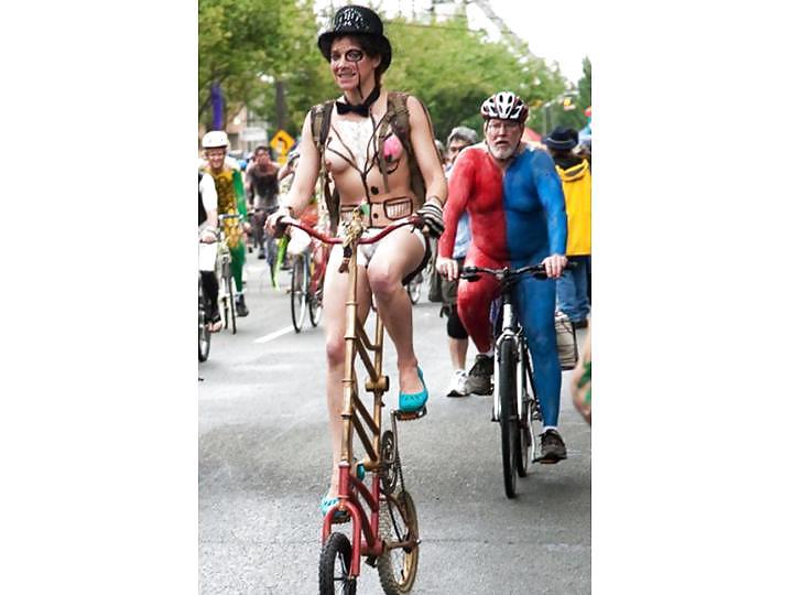 25P Nude Painted Ladies in Public Fetish Gallery 7
