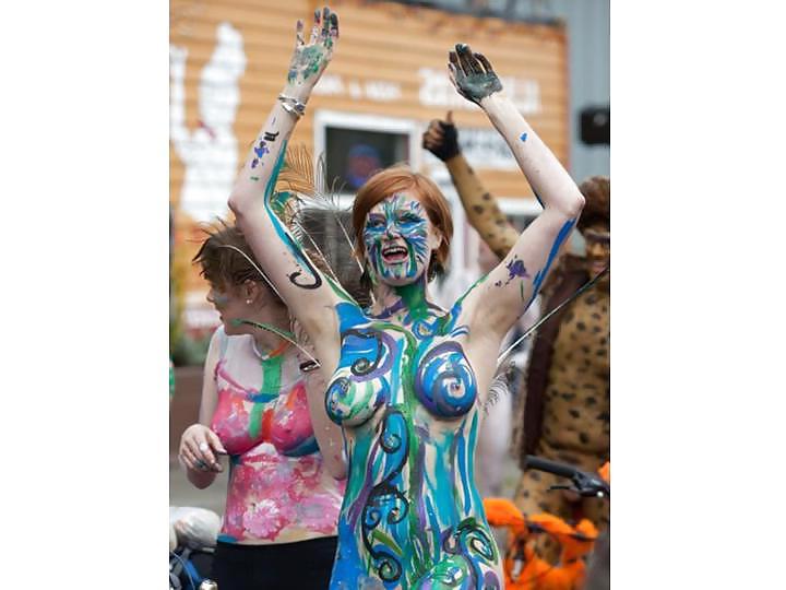 25P Nude Painted Ladies in Public Fetish Gallery 7