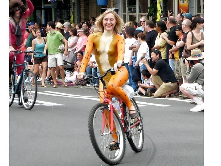 25P Nude Painted Ladies in Public Fetish Gallery 7
