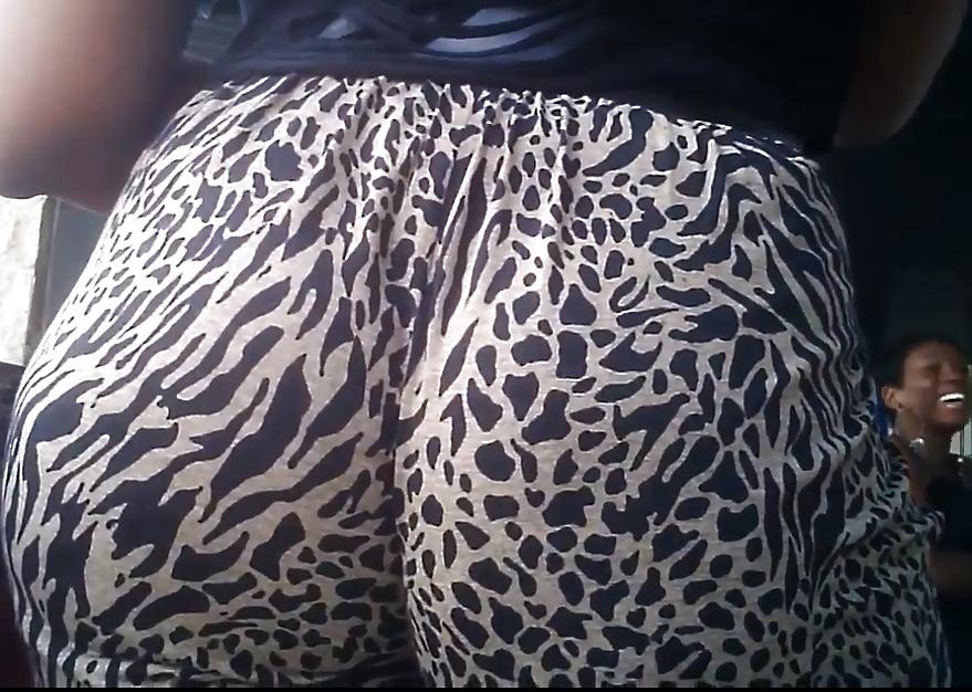 10P New candid mom, wedgie jiggle