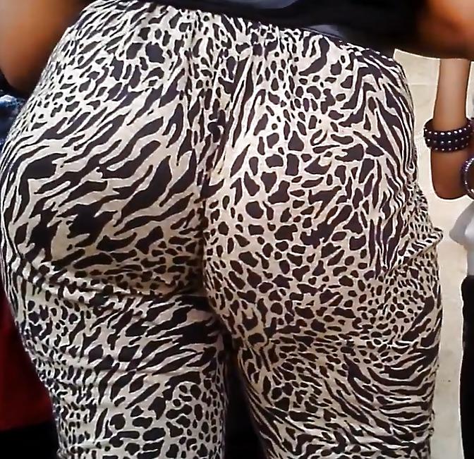 10P New candid mom, wedgie jiggle