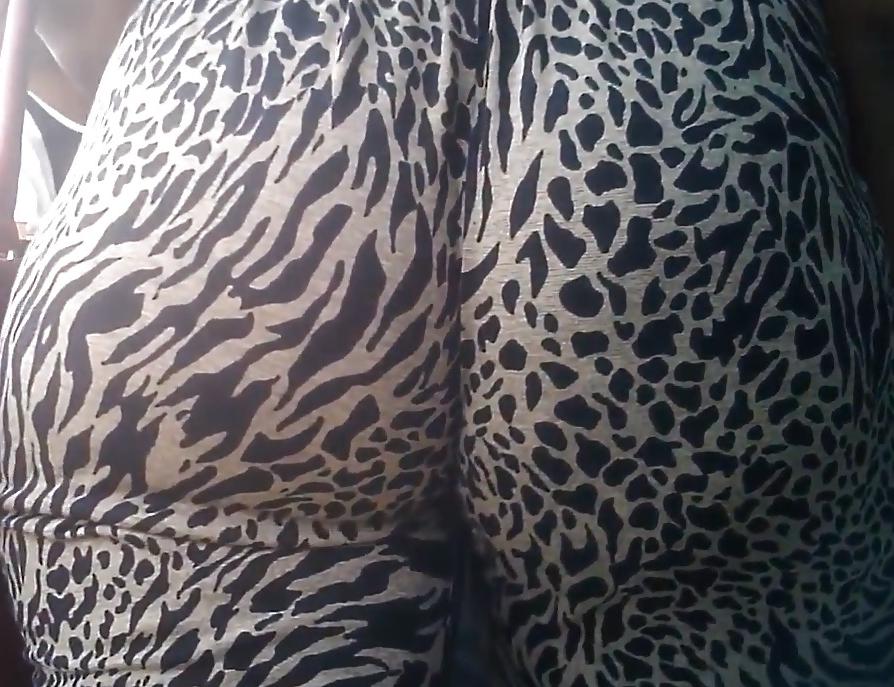 10P New candid mom, wedgie jiggle