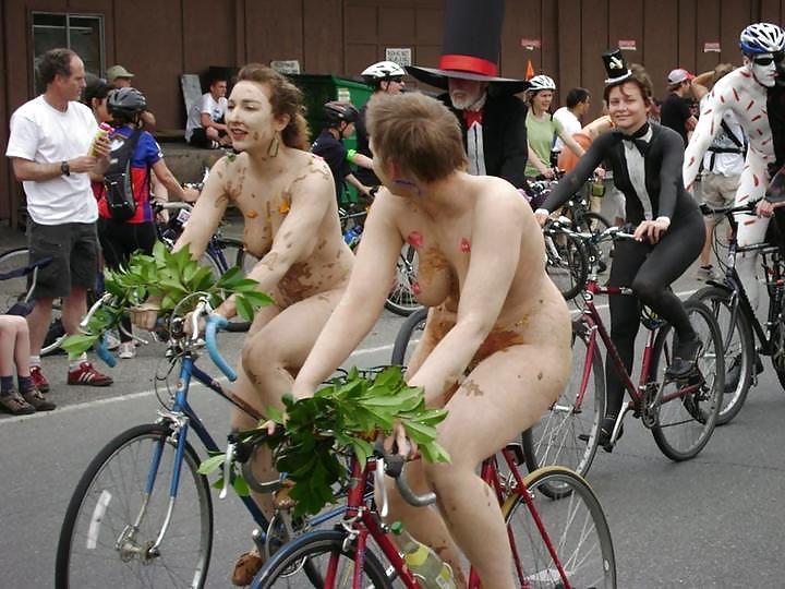 25P Nude Painted Ladies in Public Fetish Gallery 26