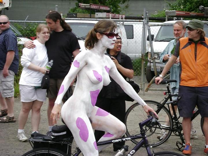 25P Nude Painted Ladies in Public Fetish Gallery 26