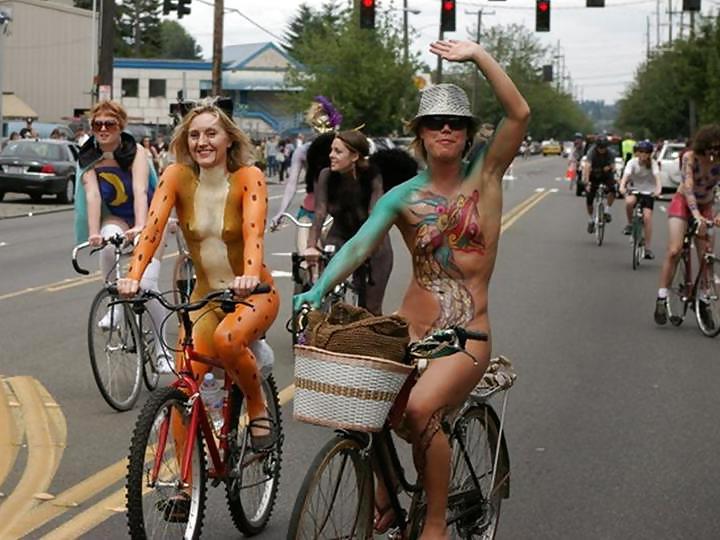 25P Nude Painted Ladies in Public Fetish Gallery 26