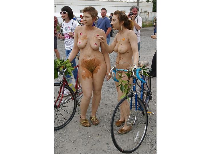25P Nude Painted Ladies in Public Fetish Gallery 26