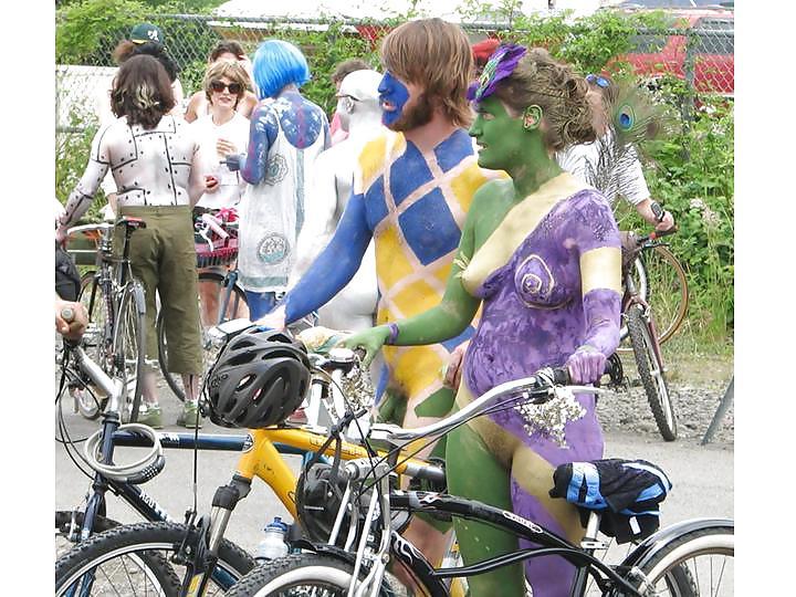 25P Nude Painted Ladies in Public Fetish Gallery 26