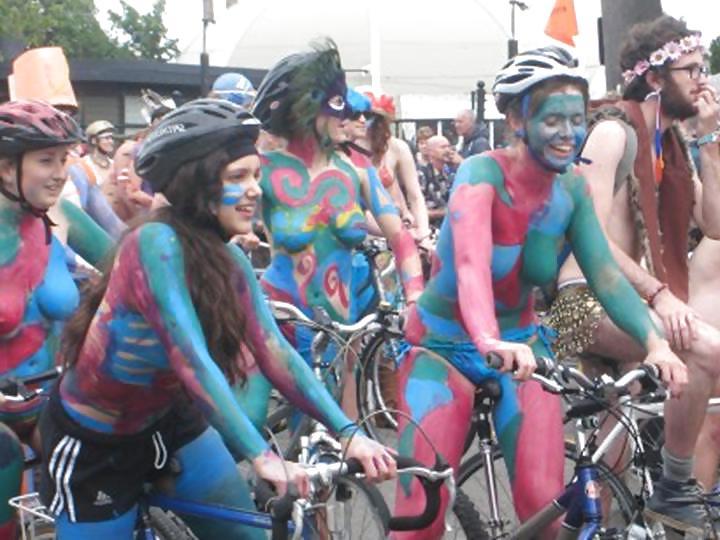 25P Nude Painted Ladies in Public Fetish Gallery 26