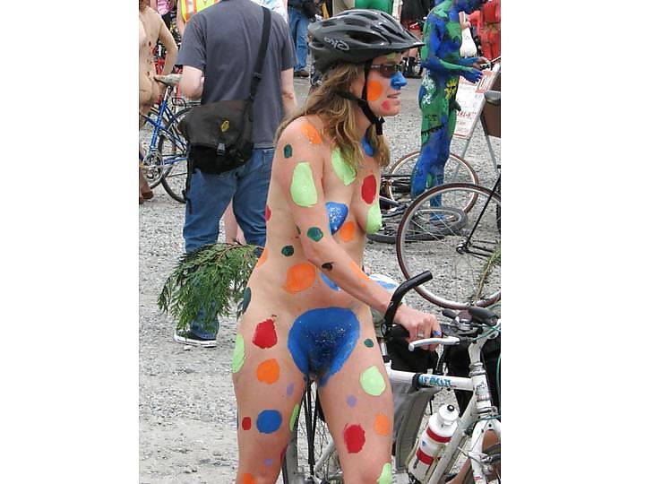 25P Nude Painted Ladies in Public Fetish Gallery 26