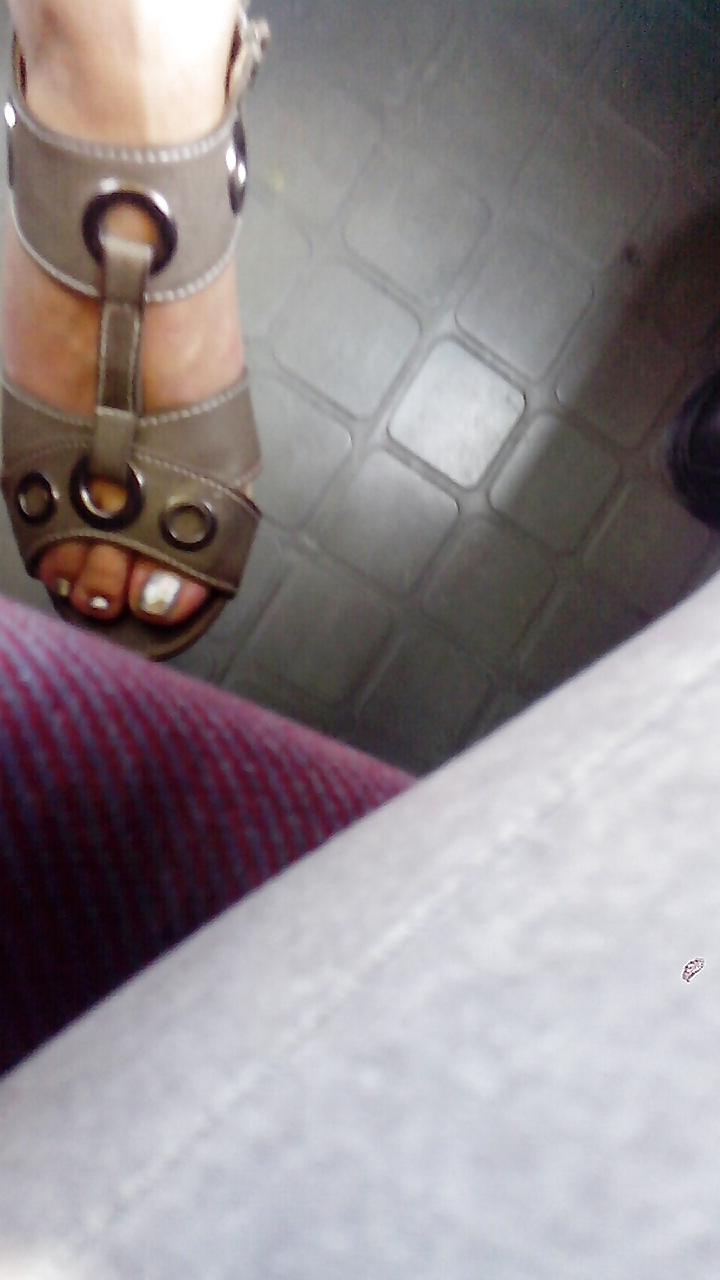 4P Candid feet of train mate : Sandrine