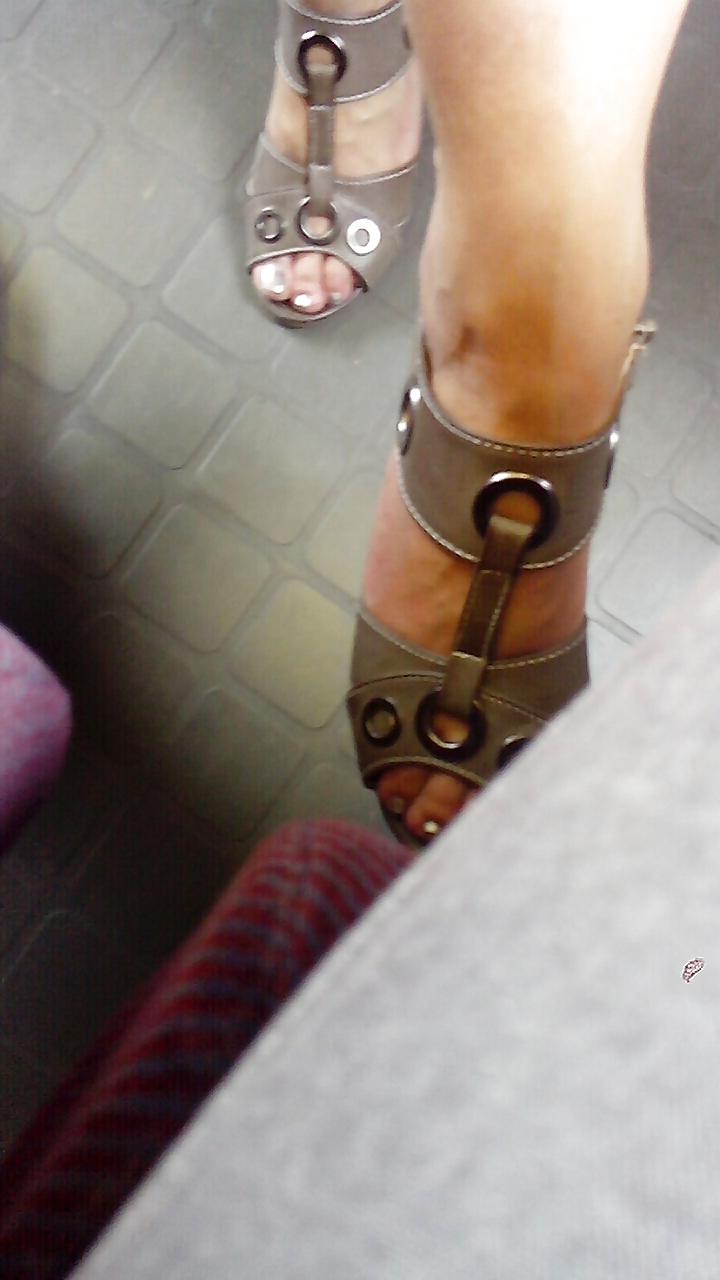 4P Candid feet of train mate : Sandrine