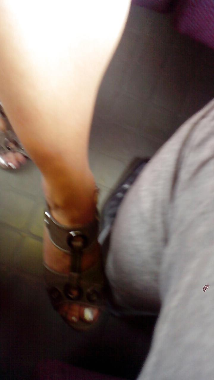 4P Candid feet of train mate : Sandrine