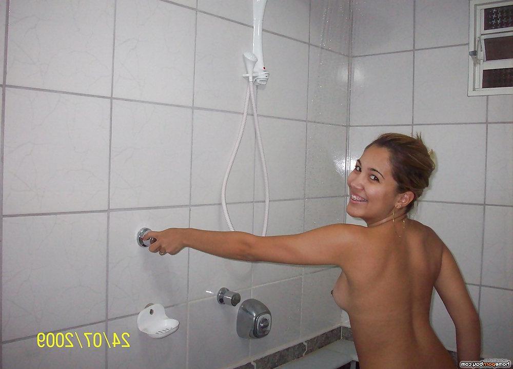 13P Cute amateur latina posing naked