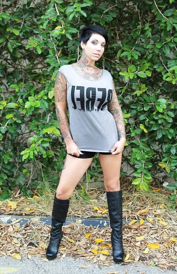 18P Hot Inked Goddess Lennon Lee
