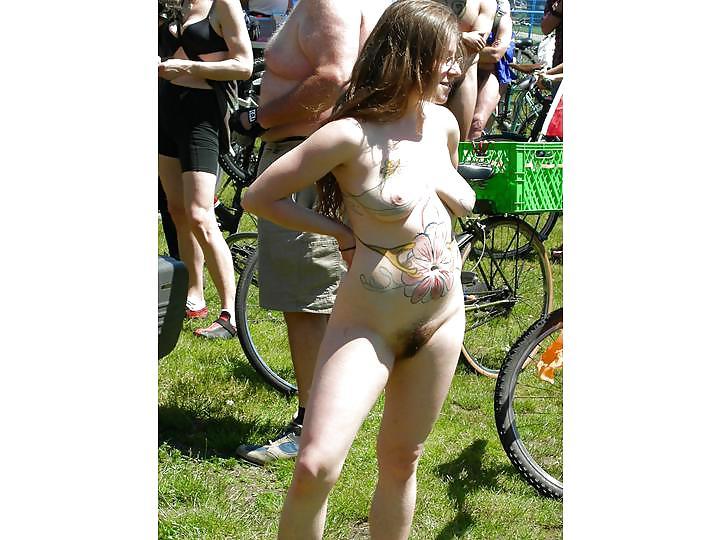 25P Nude Painted Ladies in Public Fetish Gallery 16