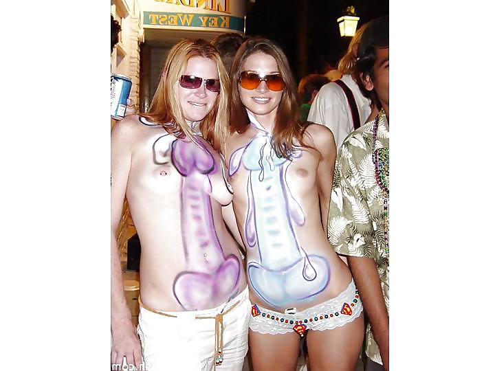 25P Nude Painted Ladies in Public Fetish Gallery 16