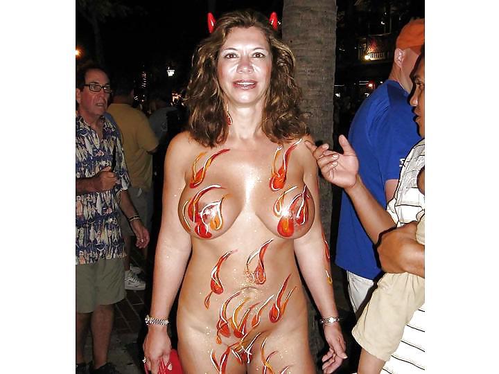 25P Nude Painted Ladies in Public Fetish Gallery 16