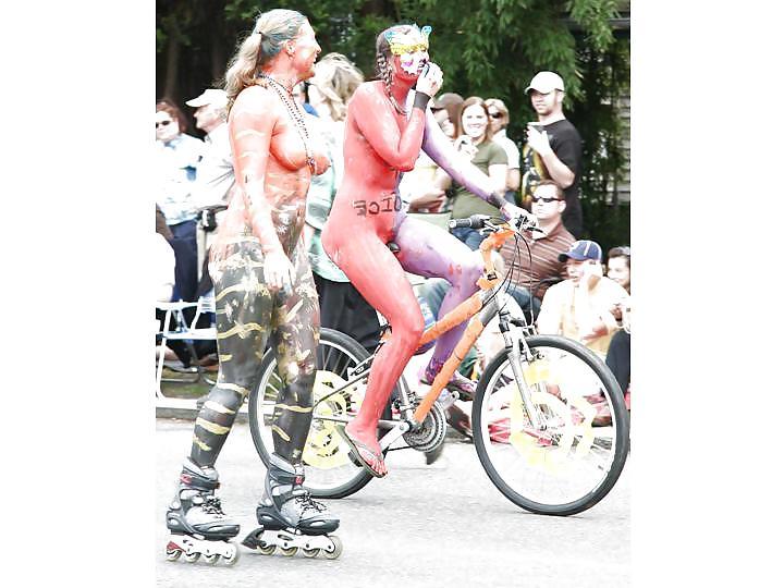 25P Nude Painted Ladies in Public Fetish Gallery 16