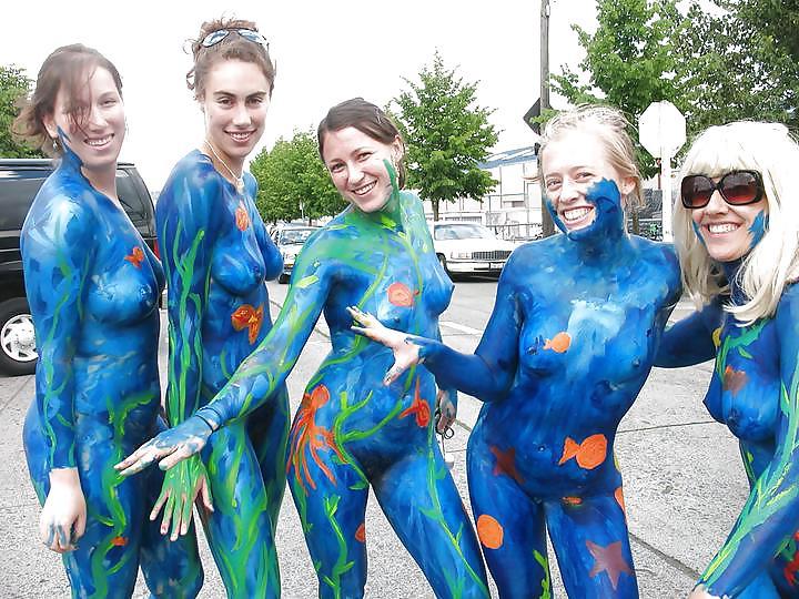 25P Nude Painted Ladies in Public Fetish Gallery 16