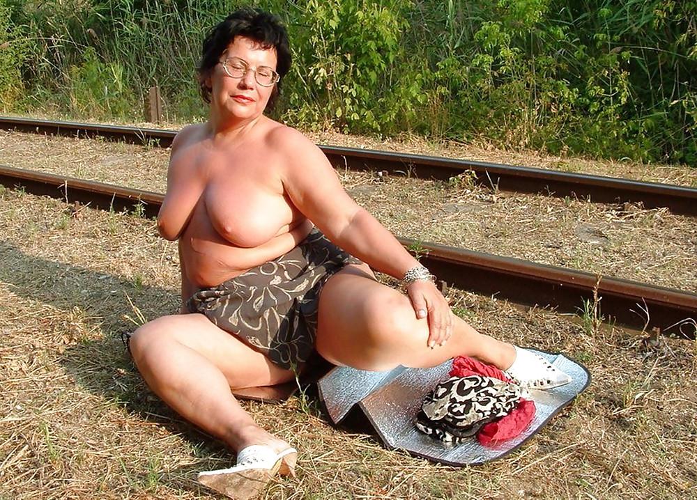 25P NASTY GRANNIES & MATURES WOMEN 3
