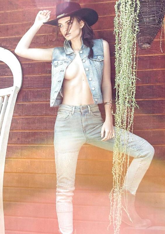 25P Emily Ratajkowski topless & NUDE