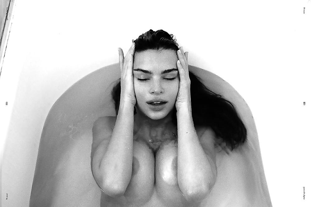 25P Emily Ratajkowski topless & NUDE