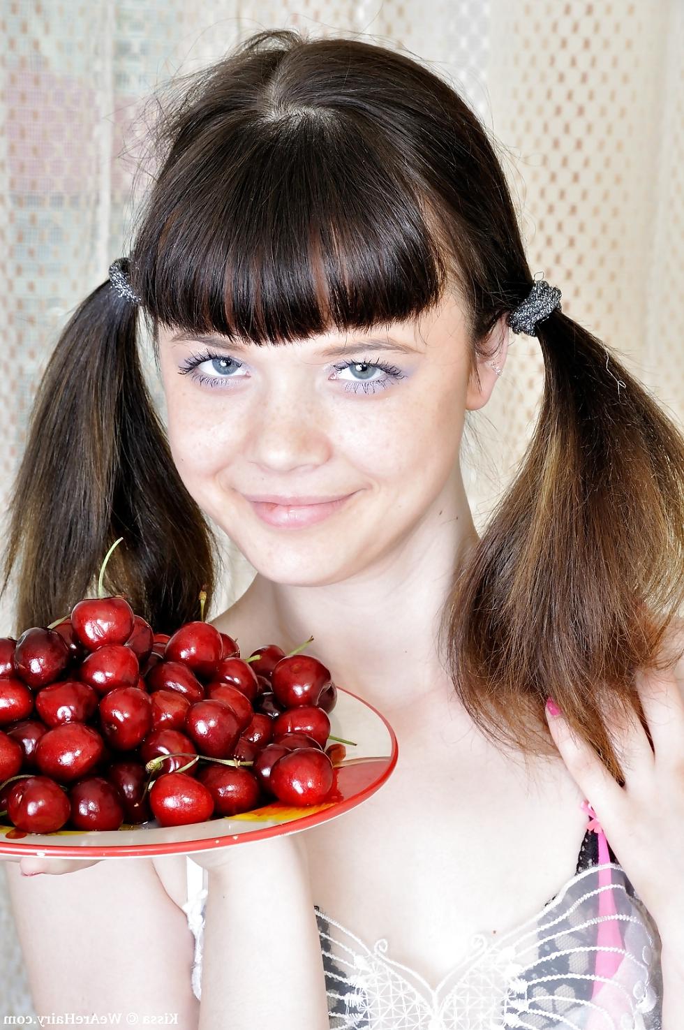 5P Cute  hairy Teen Kissa naked