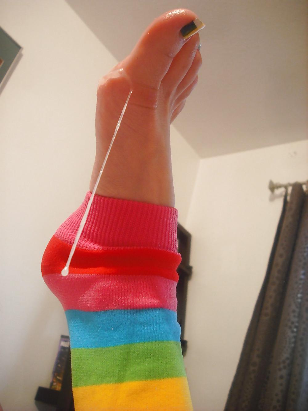 25P Panties, legs, feet, pantyhoses, nylons, high heels and cum 