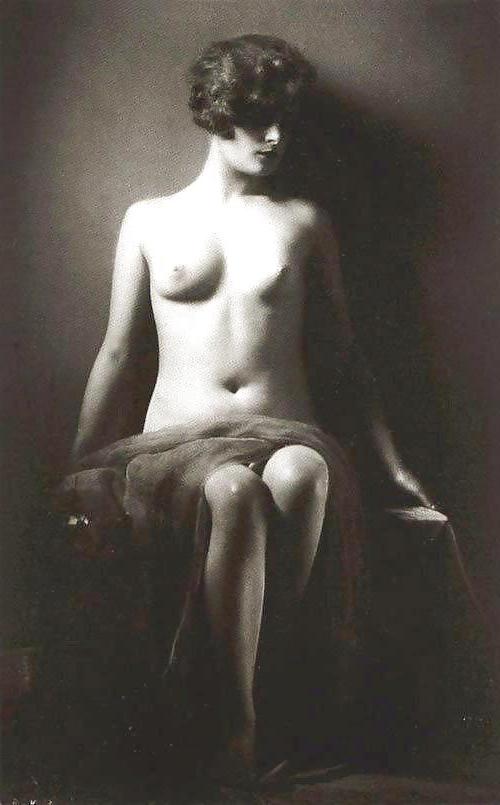 25P Vintage erotica female